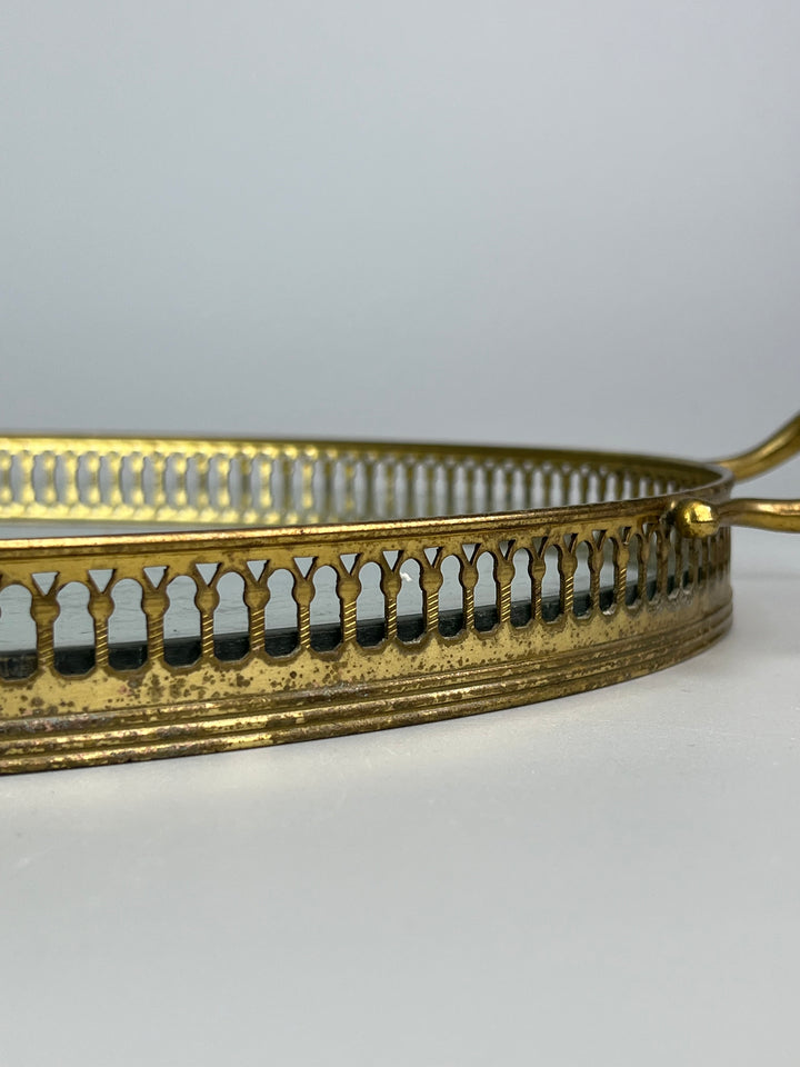 Vassoio Vintage in Vetro con Ringhiera in Ottone Traforato – Ovale