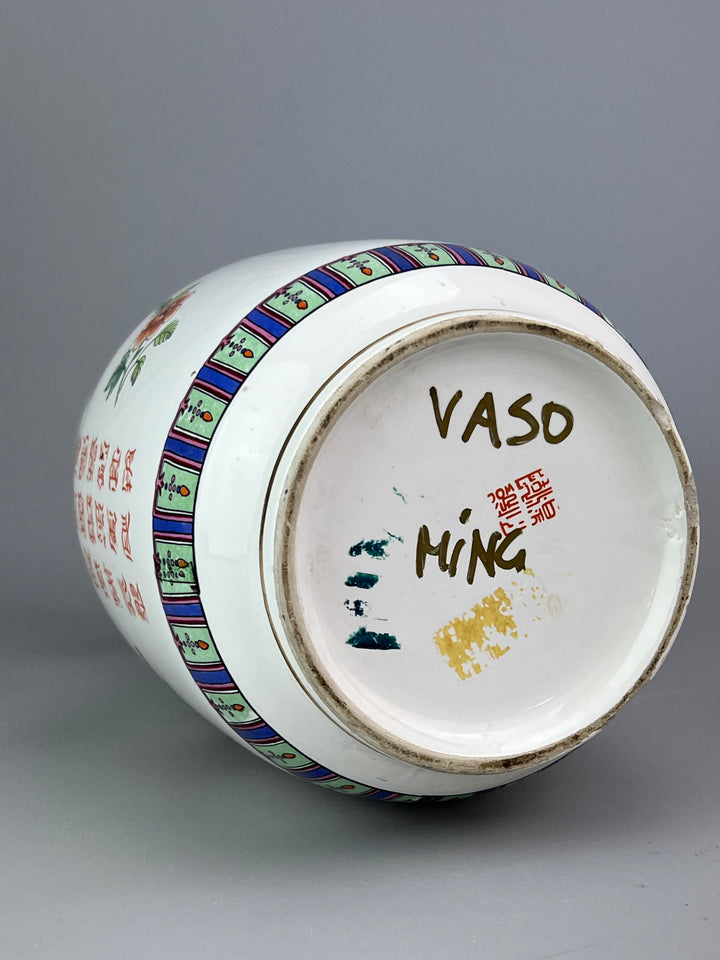 Vaso Cinese in Porcellana Smaltata – Decoro Pavoni e Fiori