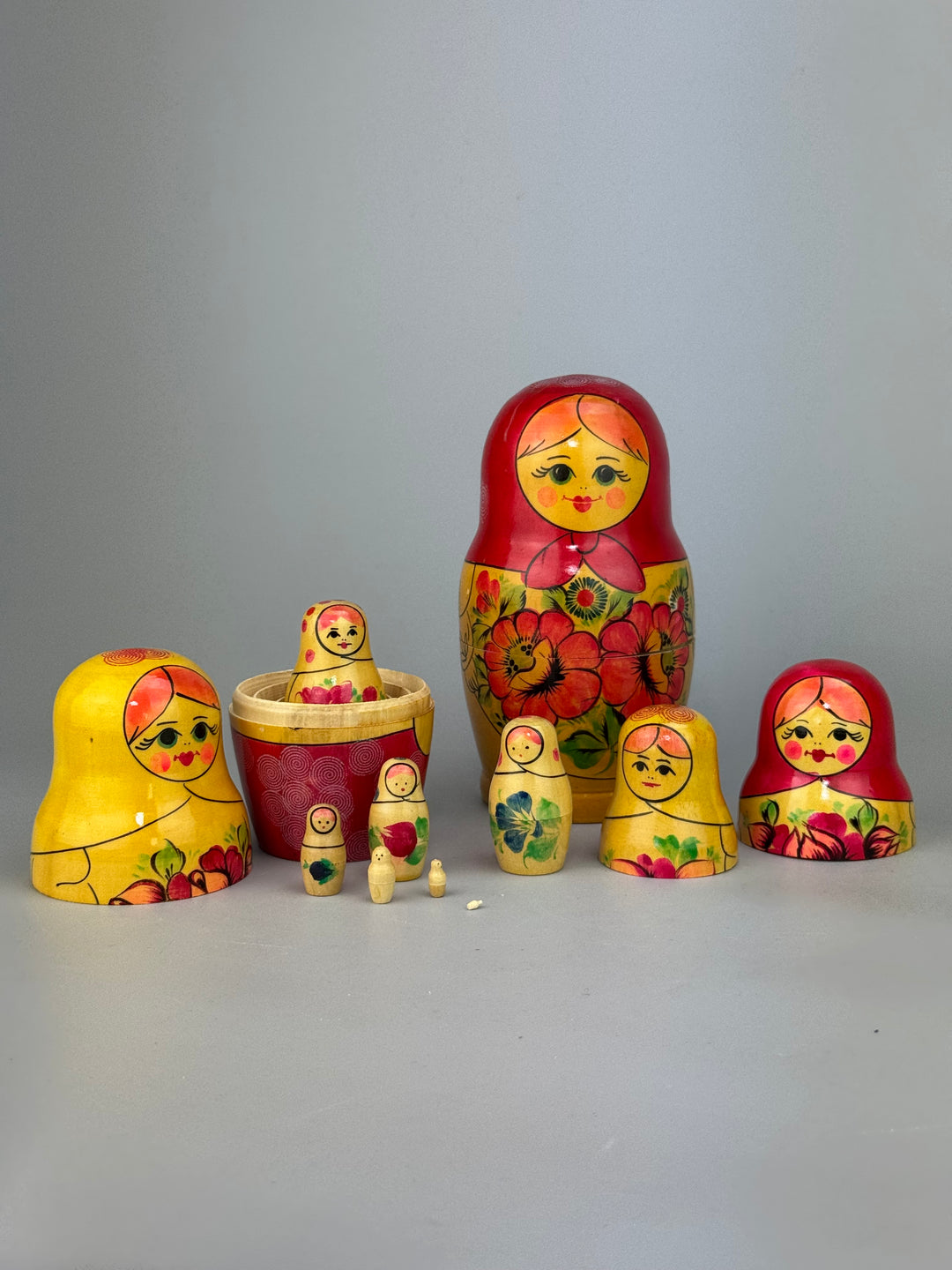 Matrioska russa vintage in legno dipinto 11 pezzi anni 70