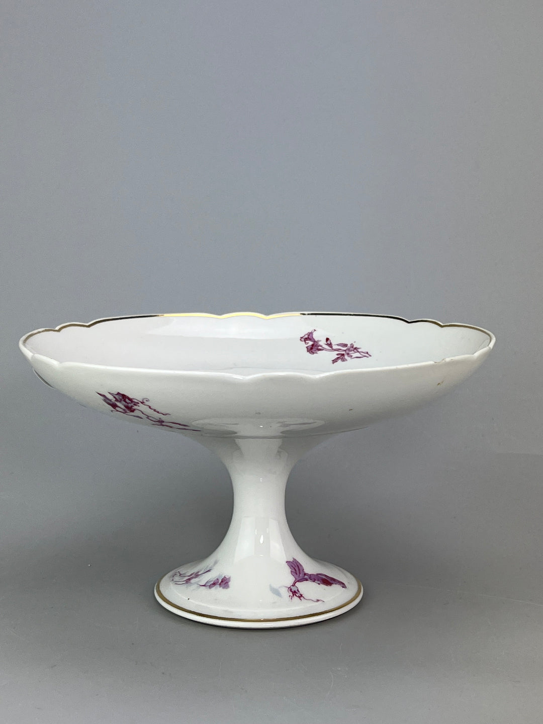 Alzata in porcellana Richard Ginori con decoro floreale viola
