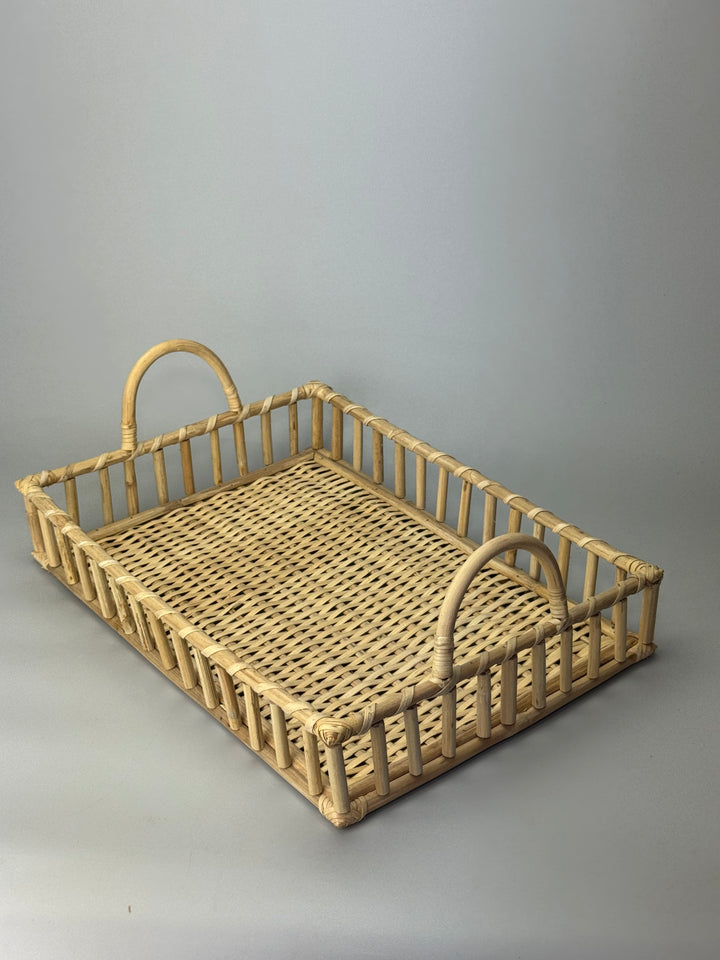 Vassoio rettangolare in rattan con manici