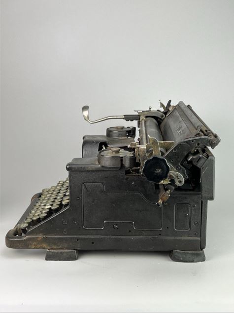 Macchina da scrivere Olivetti M40