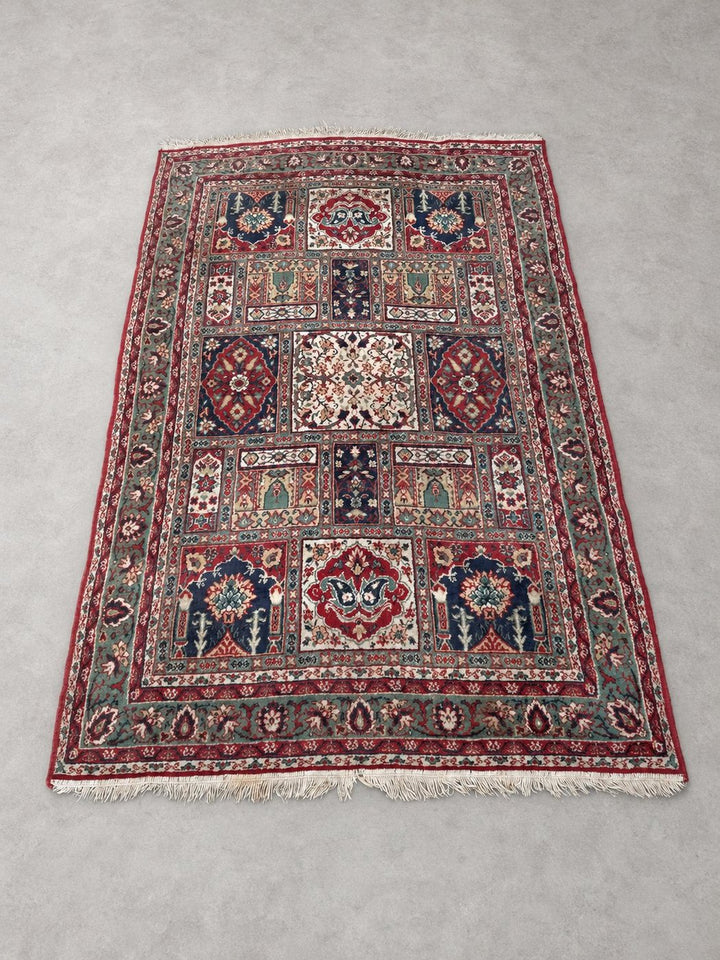 Tappeto vintage pakistano in lana – motivo a giardino – 226 × 145 cm