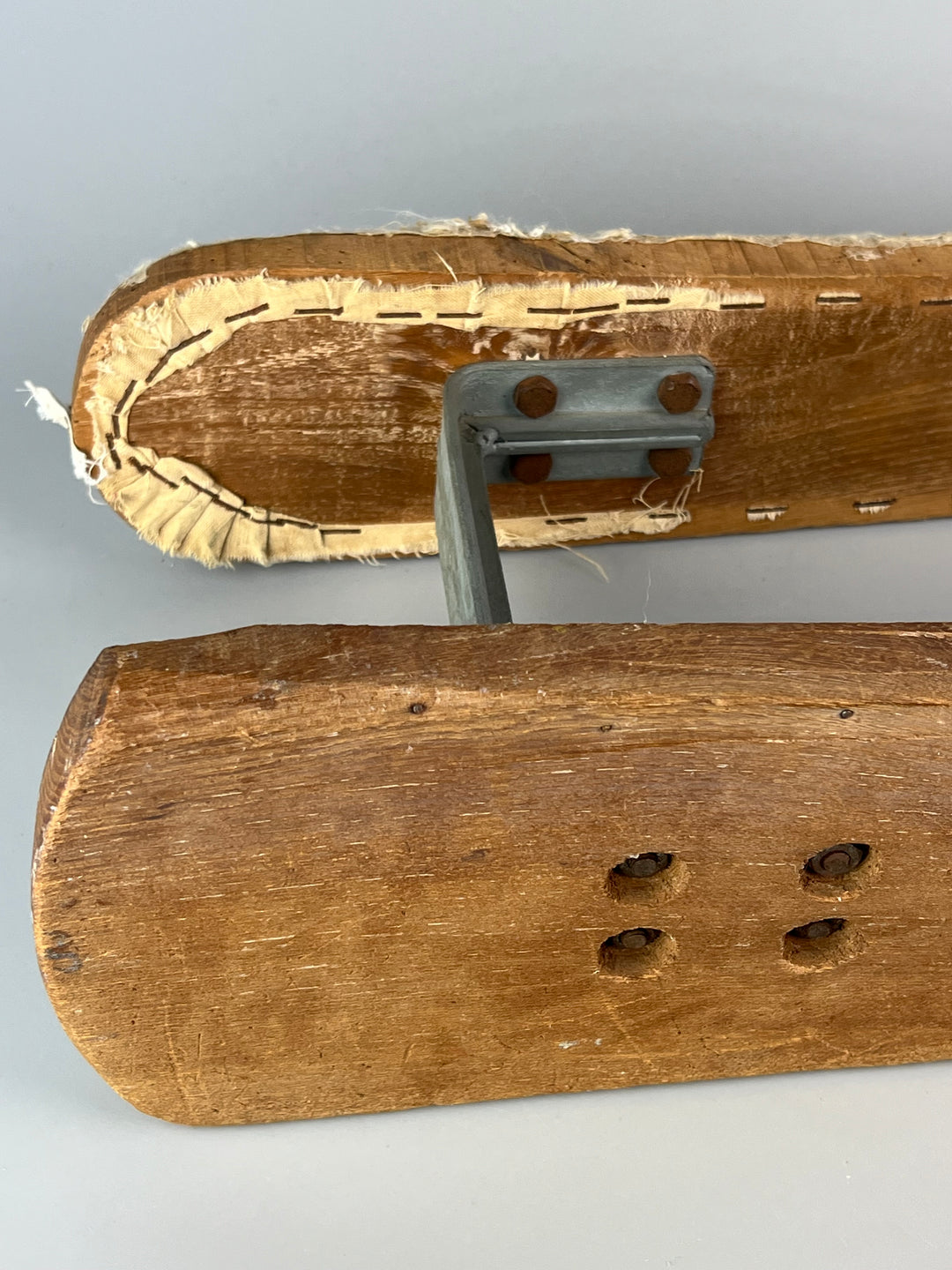 Antico Stiramaniche in legno vintage
