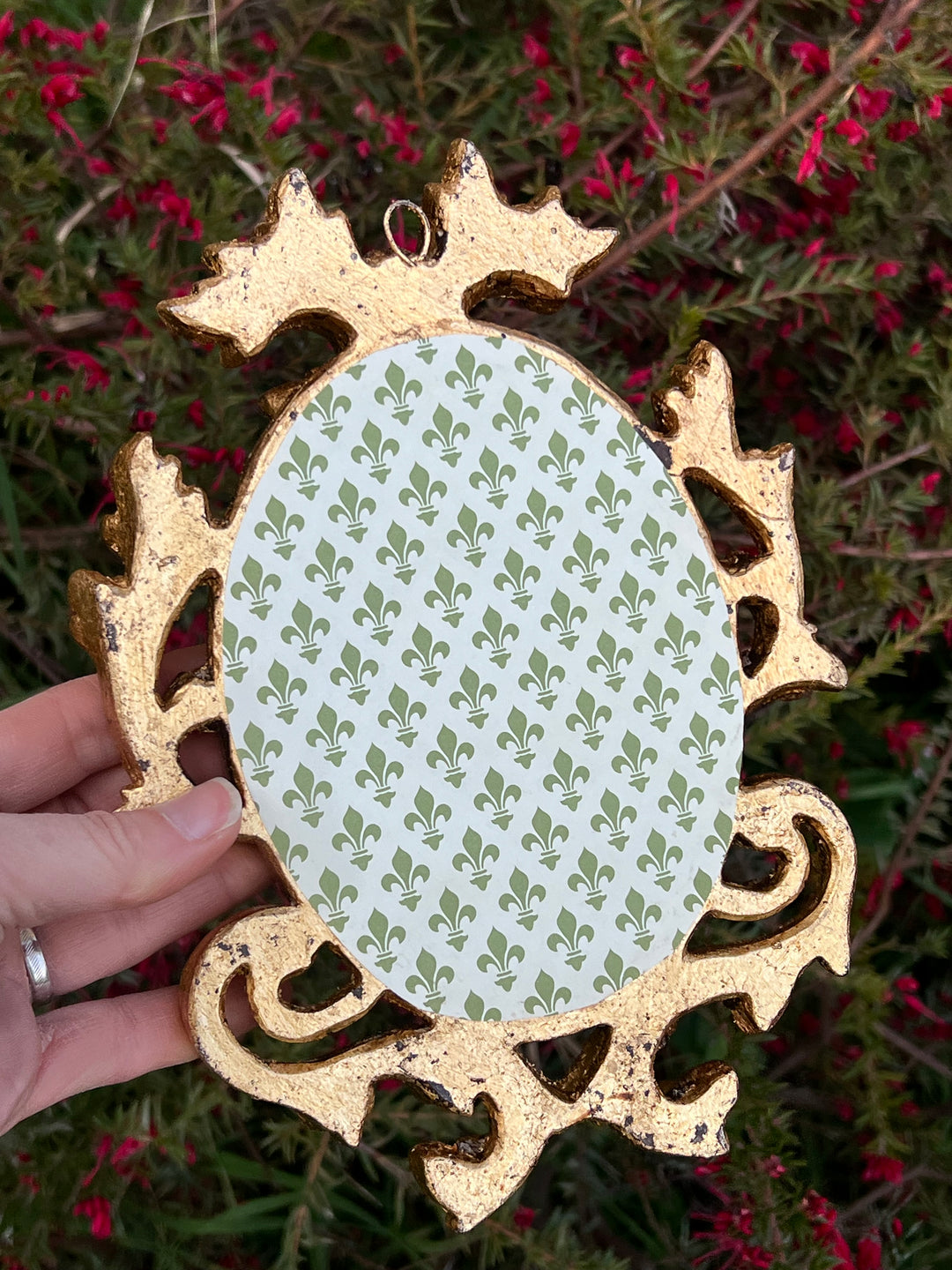 Specchietto dorato decoro fogliaceo misure 16x21