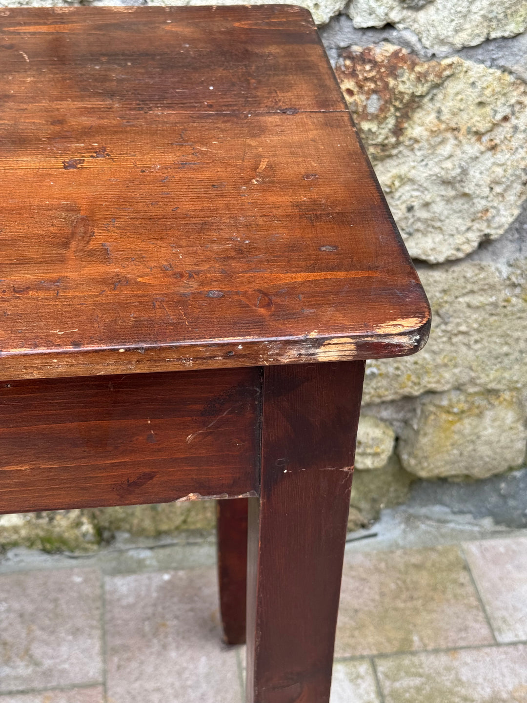 Scrittoio vintage in legno massello con cassetto centrale