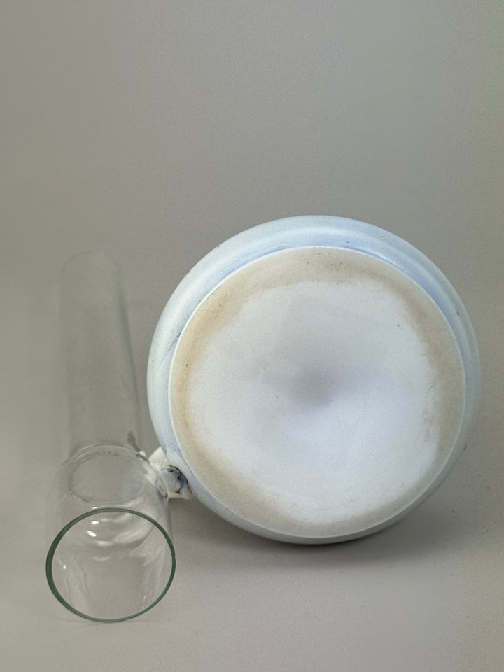 Lampada ad olio in vetro opalino decorato