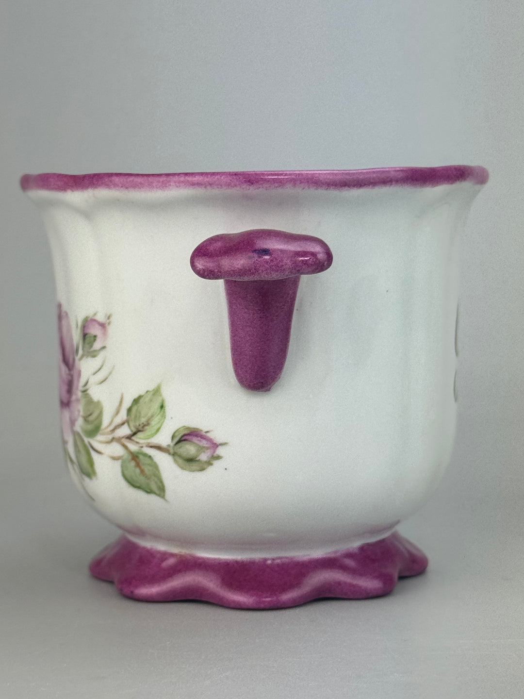 Piccolo cachepot in porcellana dipinta a mano con rose vintage