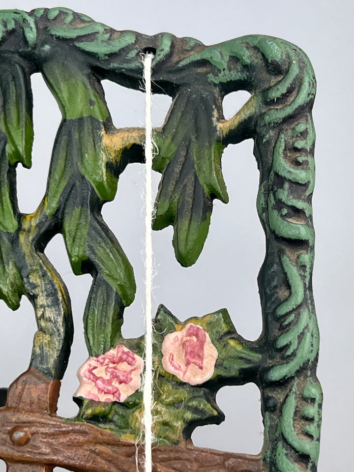 Leggio vintage in ghisa decorata scena con papere