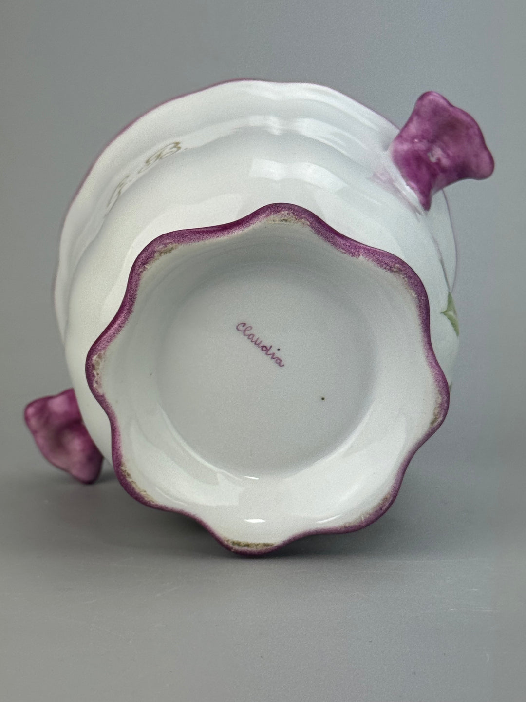 Piccolo cachepot in porcellana dipinta a mano con rose vintage