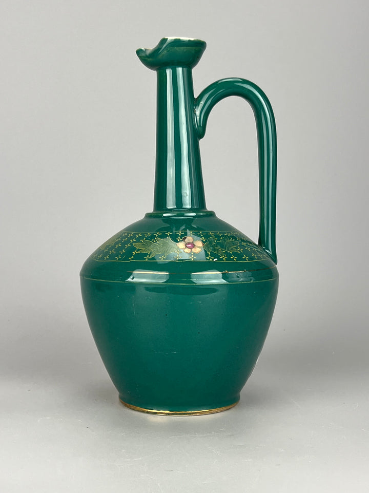 Brocca ceramica verde decorata