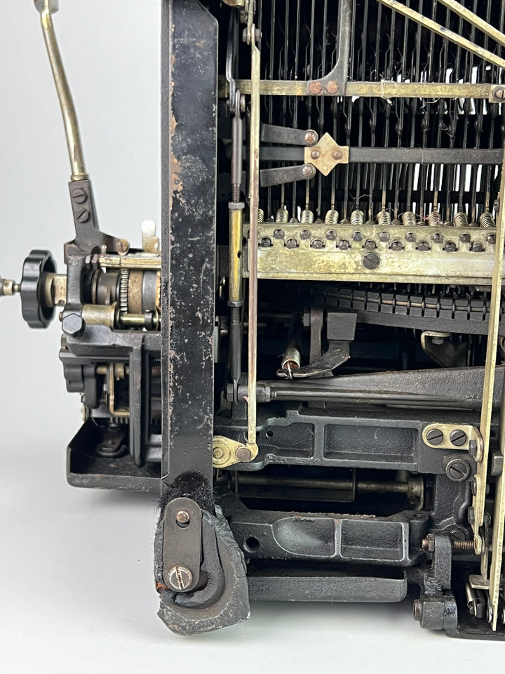 Macchina da scrivere Olivetti M40