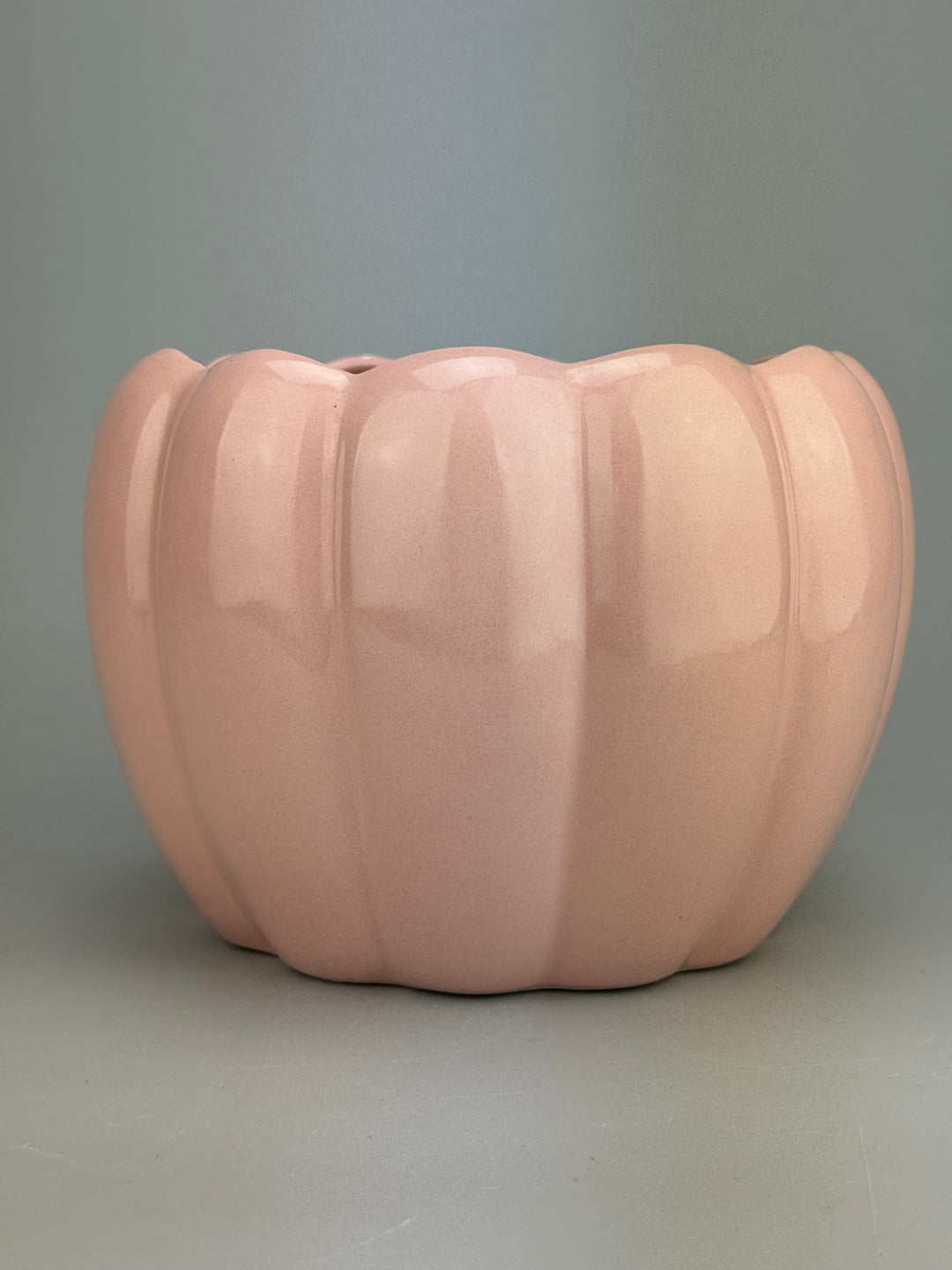Cachepot vintage in ceramica rosa scanalata