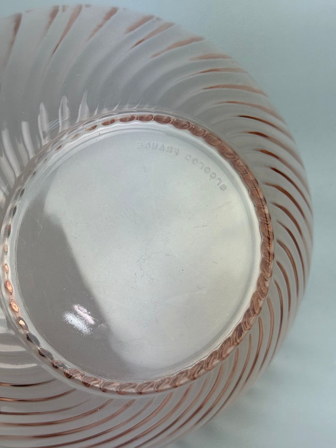 Insalatiera vintage Arcoroc France in vetro rosa anni ’70