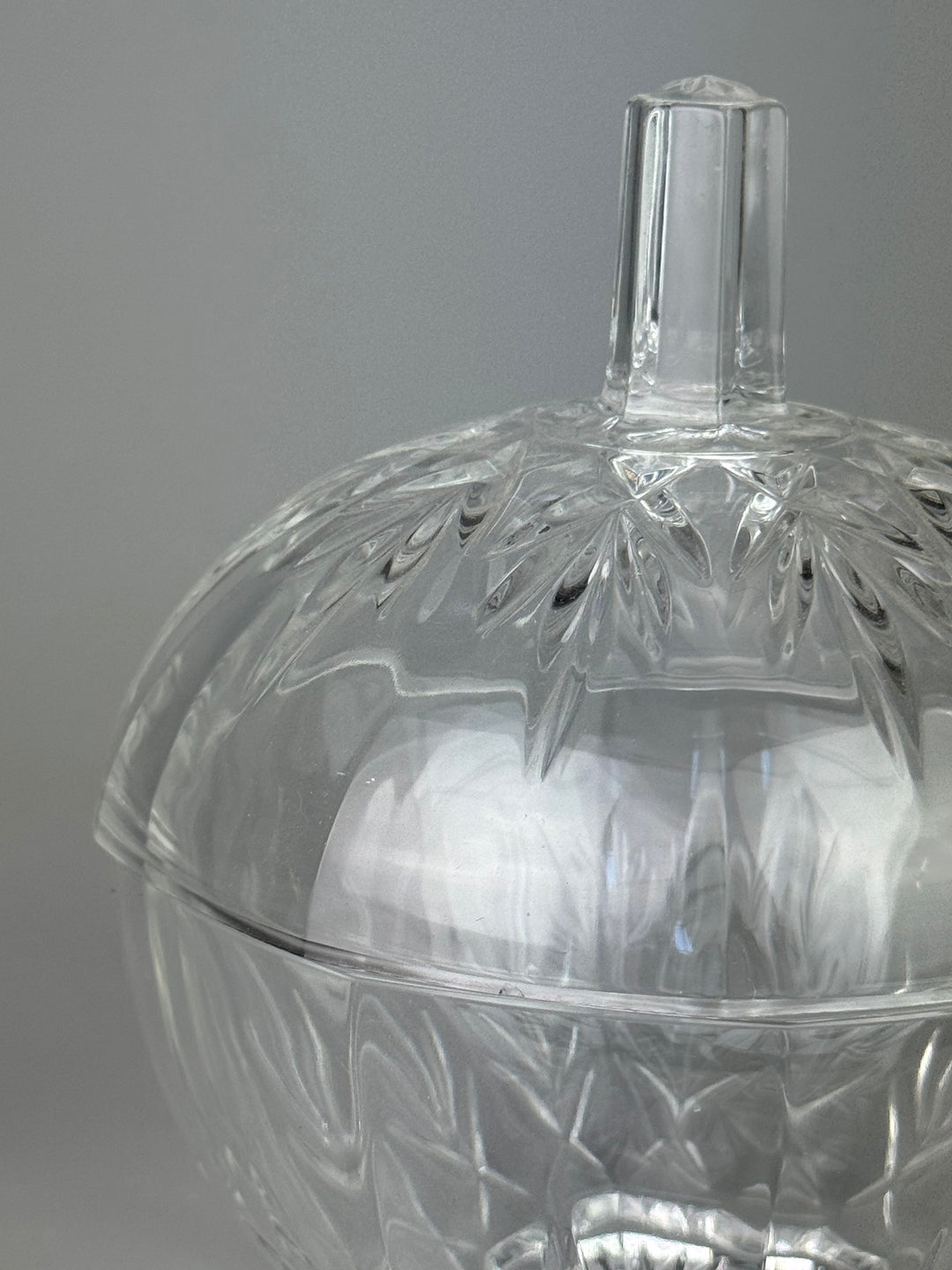 Scatola porta bon bon vintage in vetro trasparente decorato con coperchio