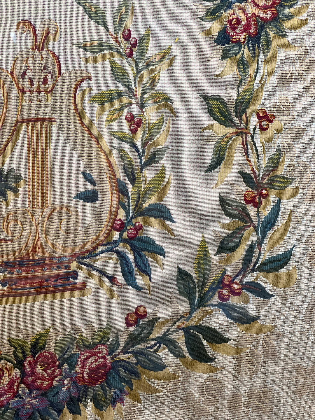Arazzo decorativo incorniciato con lira e ghirlanda floreale stile classico
