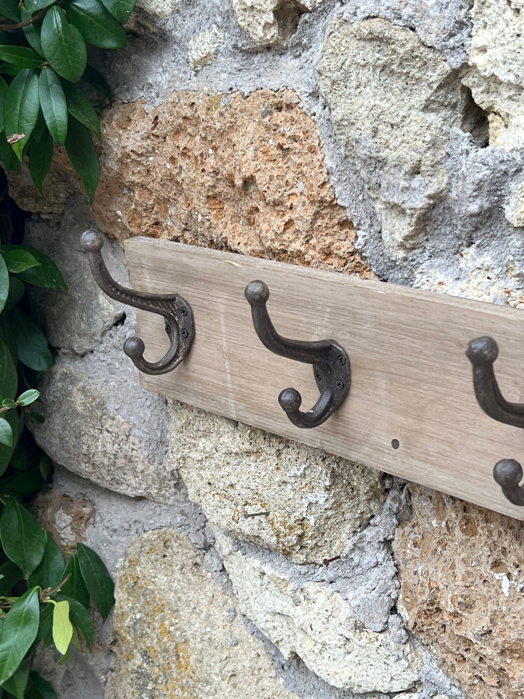 Appendiabiti da parete in legno e 5 ganci stile rustico industriale