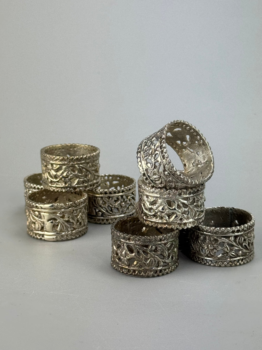 Set di 10 portatovaglioli “Edward” Sheffield Collection metallo argentato traforato vintage