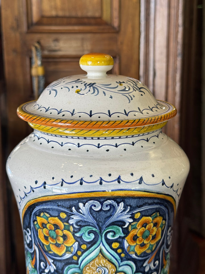Vaso con coperchio in ceramica Deruta dipinta a mano