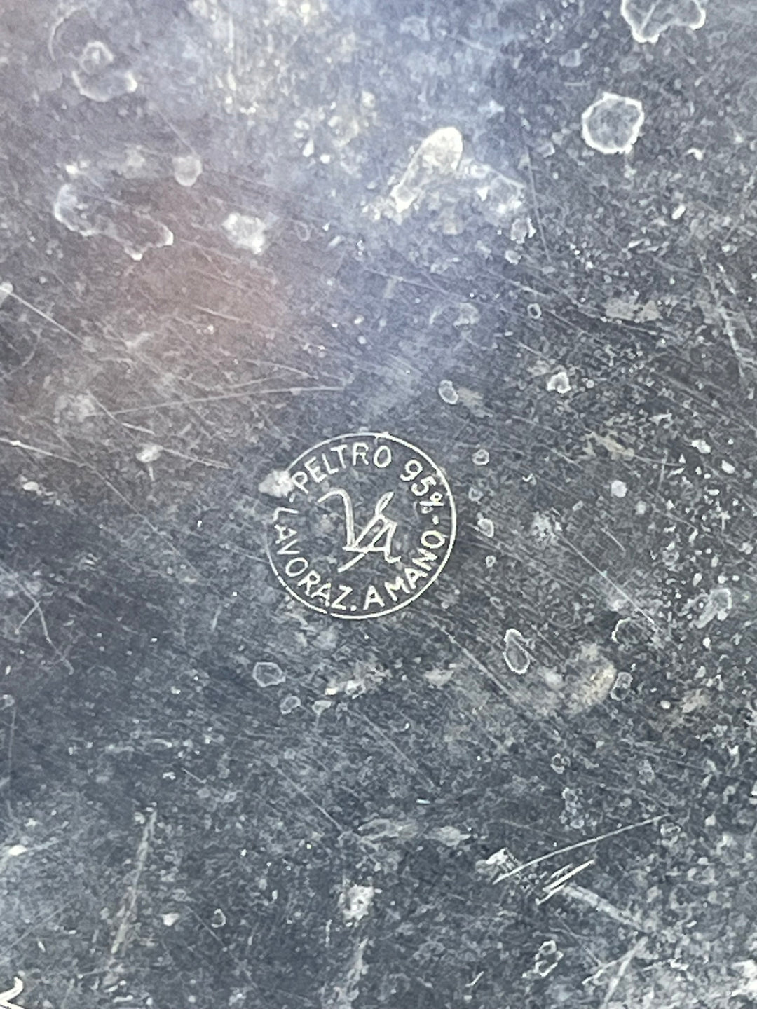 Brocca in peltro martellato a mano stile vintage