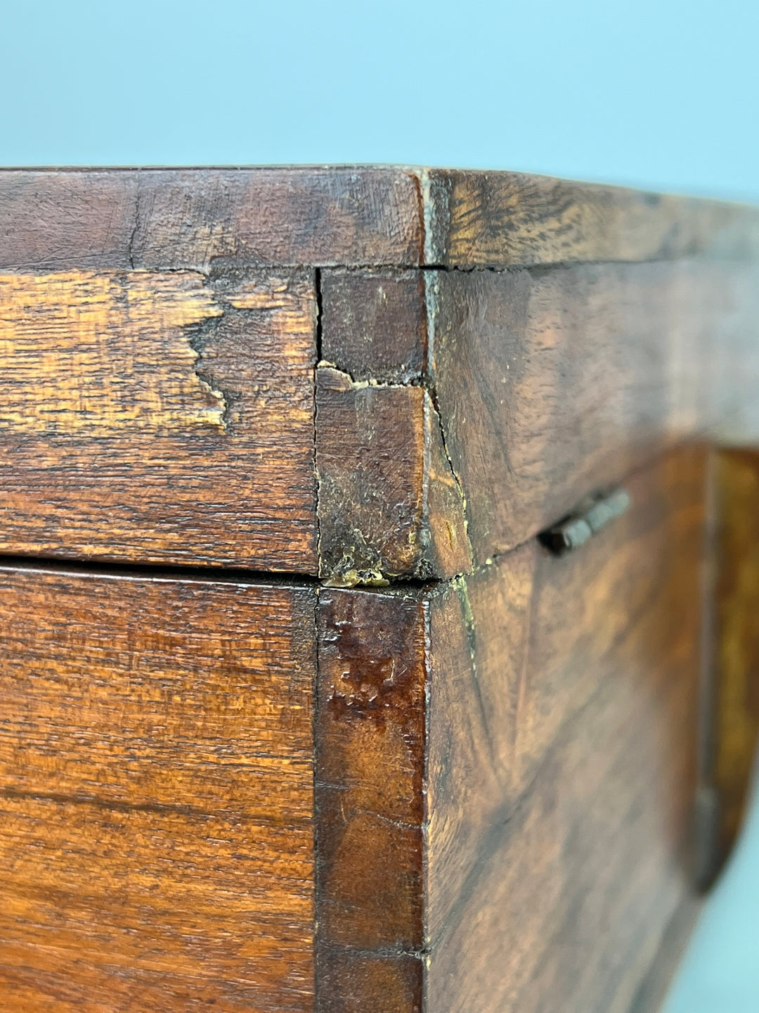 Scatola in Legno Massello – con Chiusura in Ferro