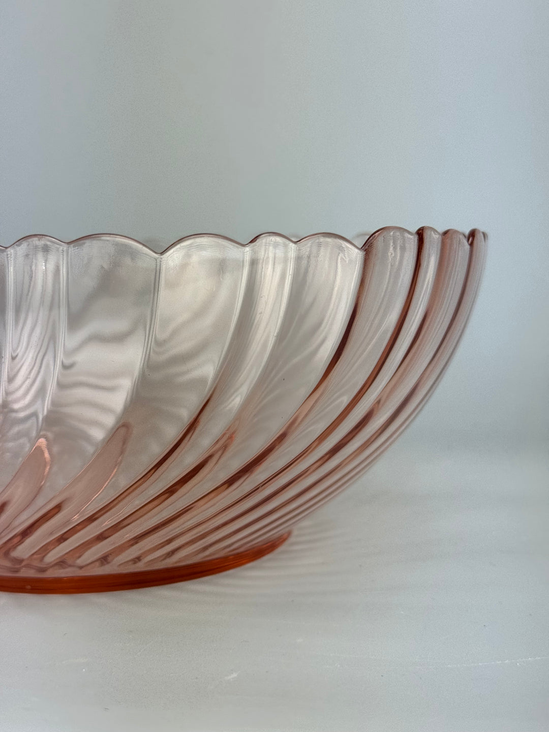 Insalatiera vintage Arcoroc France in vetro rosa anni ’70