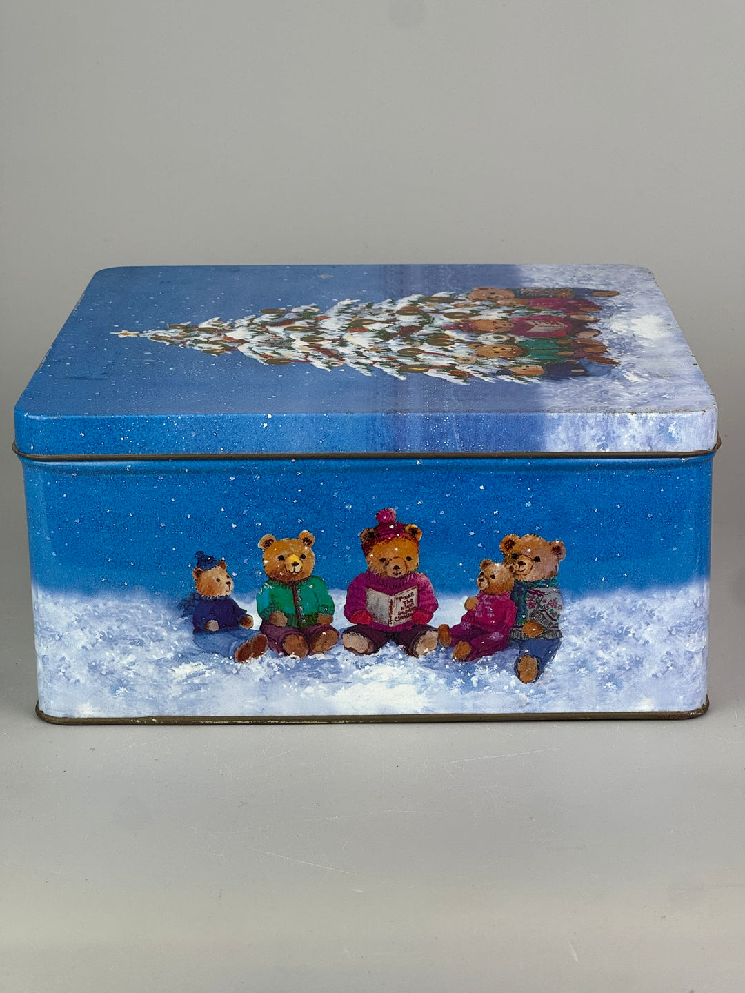 Scatola di latta natalizia vintage con orsetti e albero di Natale