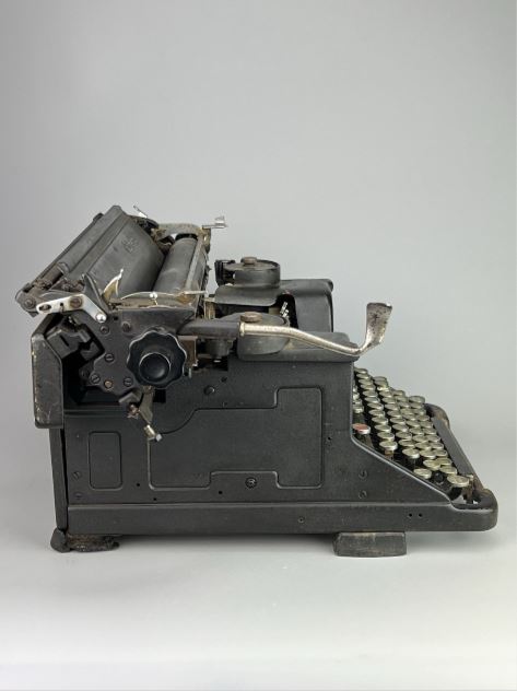 Macchina da scrivere Olivetti M40