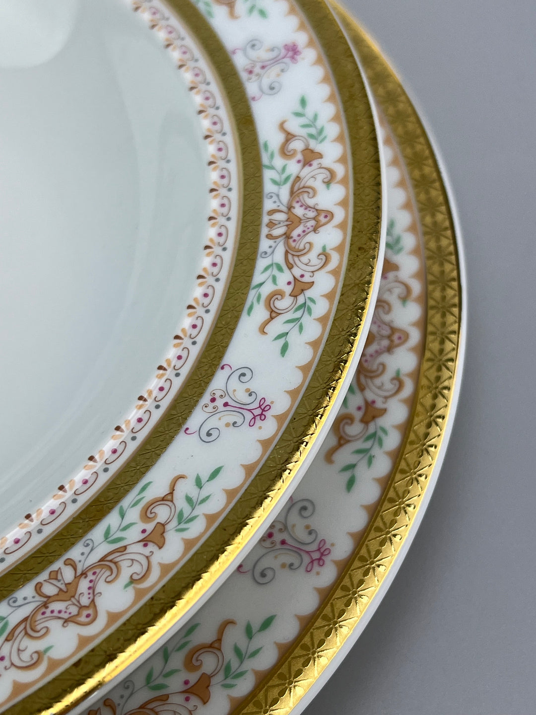 Servizio da tavola per 12 persone Bischofsthal Bavaria decorata in oro