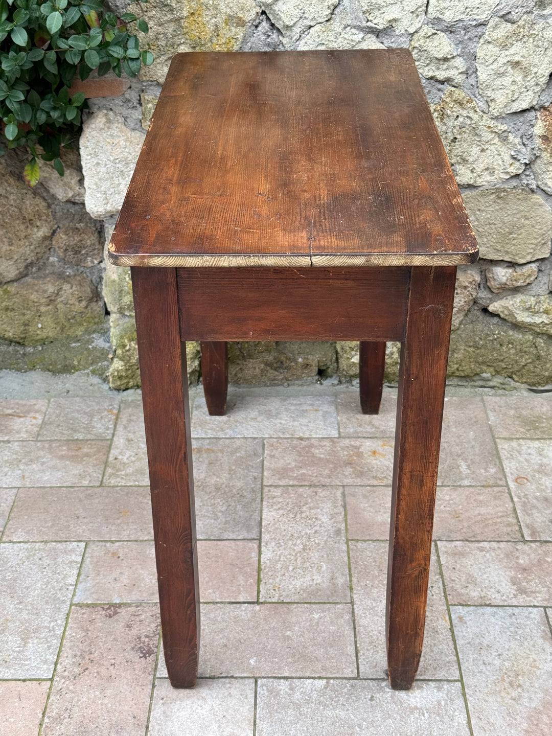 Scrittoio vintage in legno massello con cassetto centrale