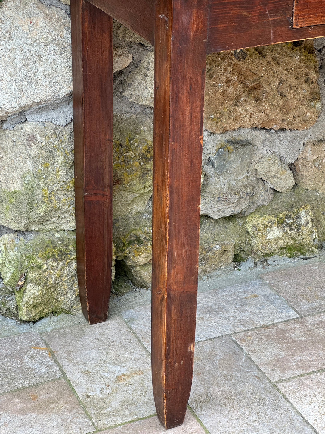 Scrittoio vintage in legno massello con cassetto centrale