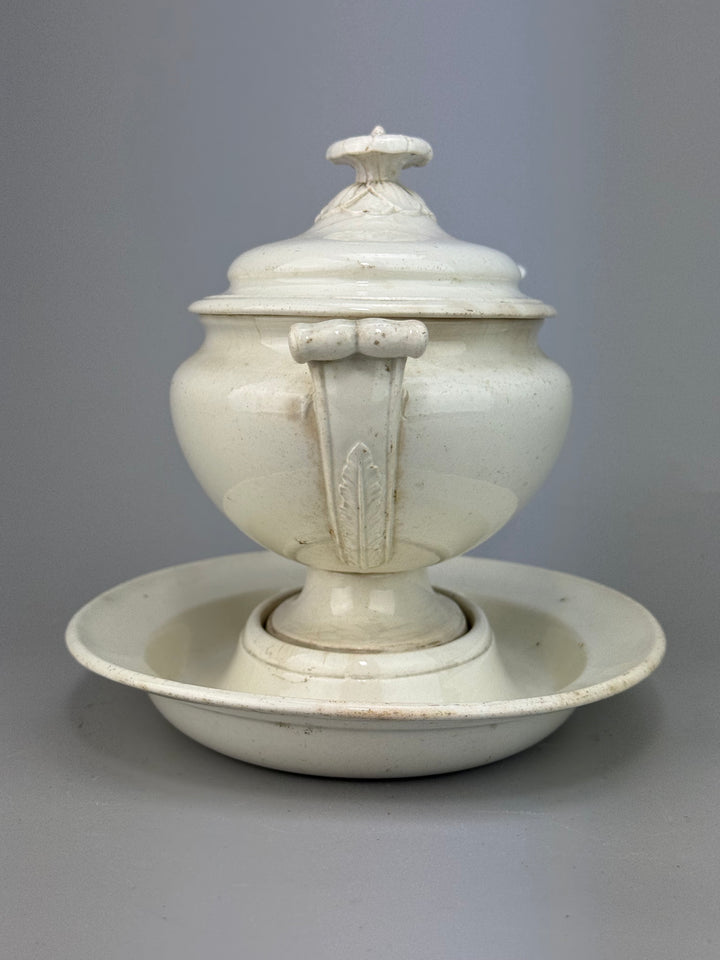 Zuppiera in ceramica Wedgwood bianca con cucchiaio vintage