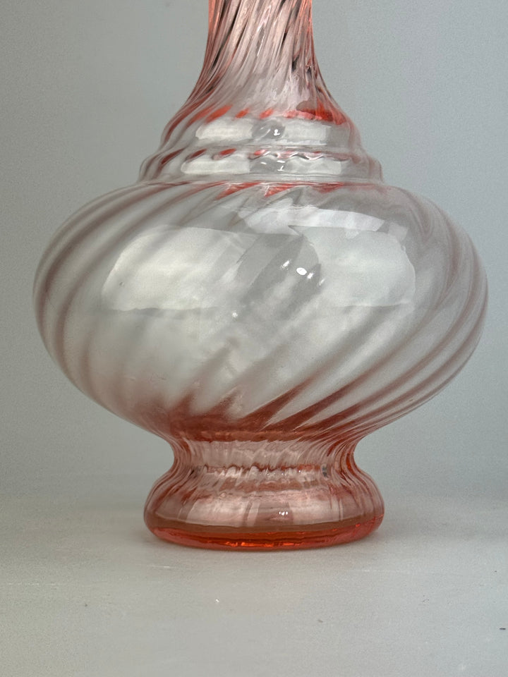 Vaso vintage in vetro rosa a spirale con bordo a fazzoletto
