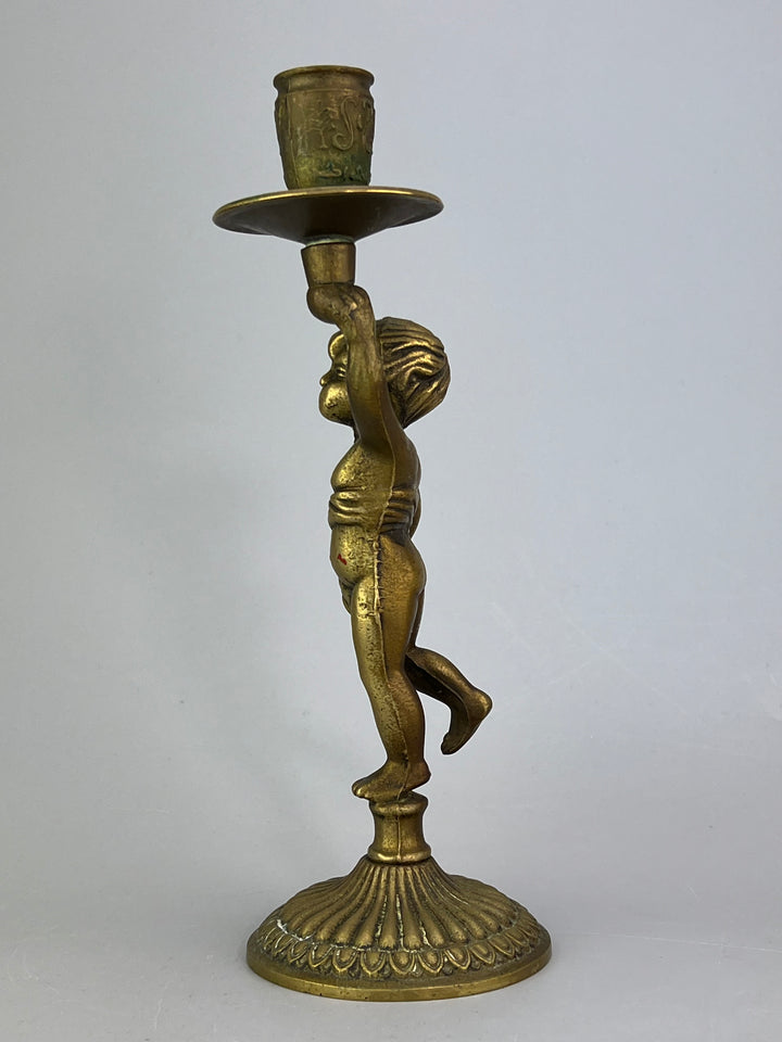 Coppia di putti portacandela in ottone dorato