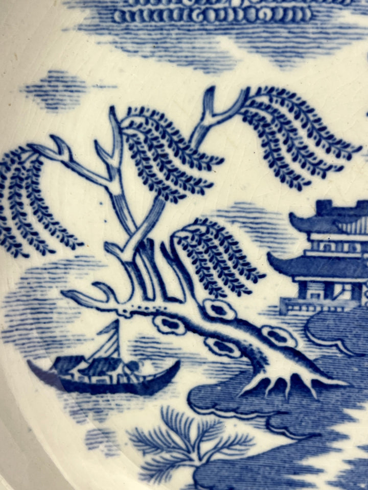 Piatto Cauldon Semi China – Willow Pattern Blu su Fondo Avorio