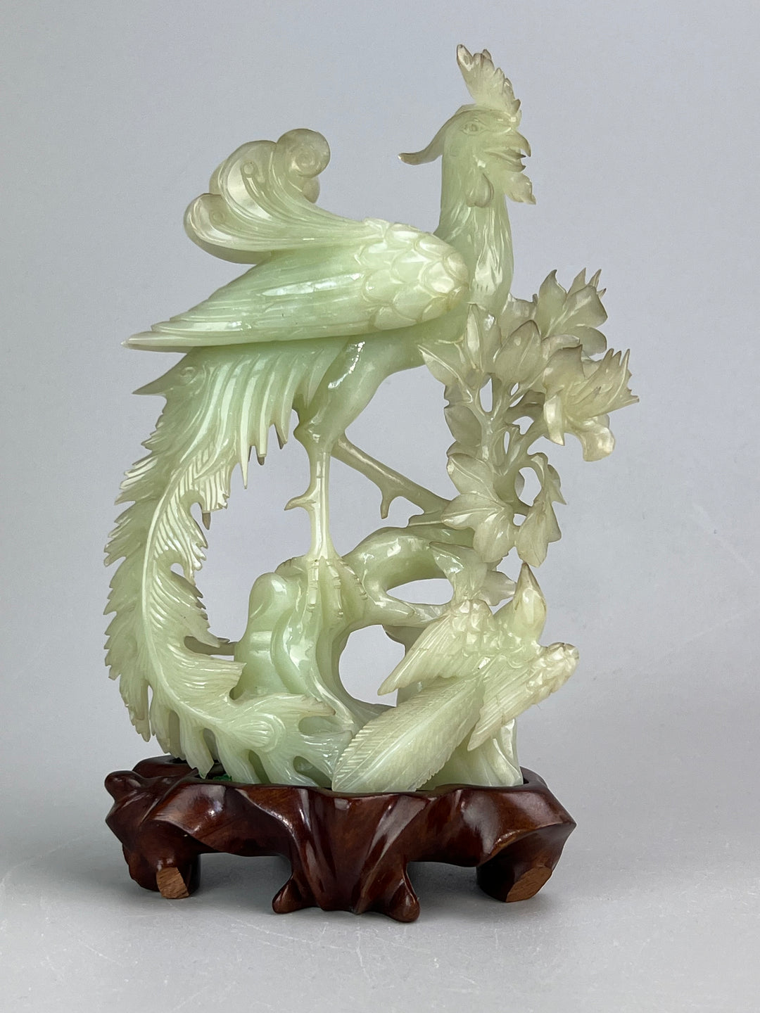 Scultura orientale in giada, Fenice su base in legno intagliato