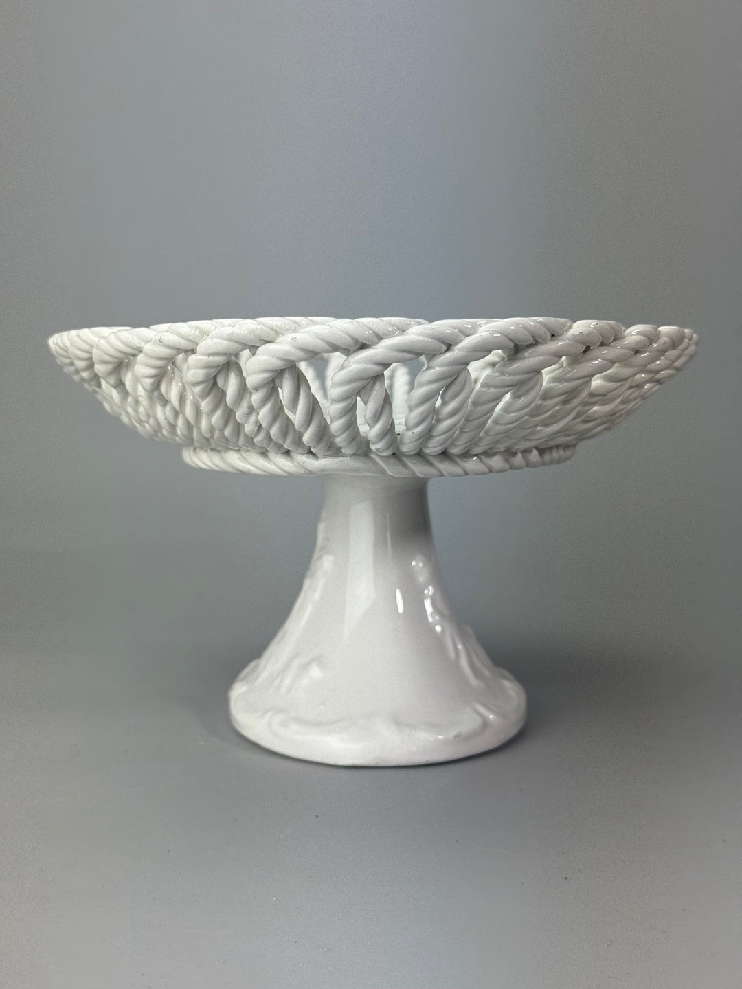 Alzata ovale in ceramica bianca intrecciata vintage