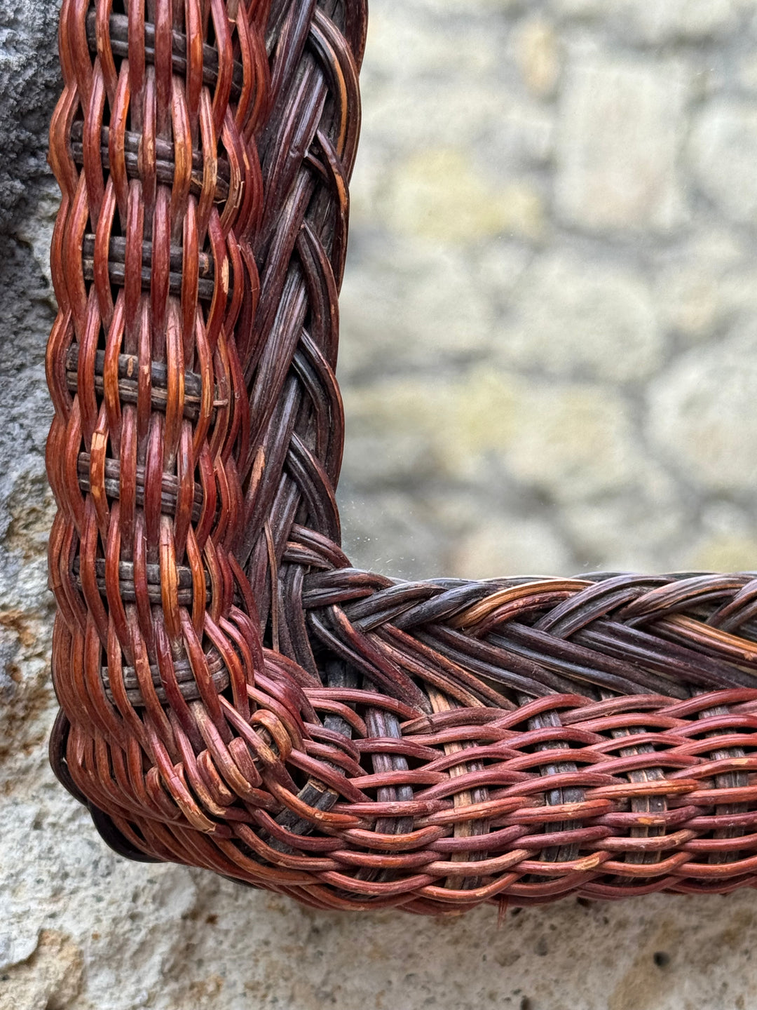 Specchietto in rattan intrecciato vintage