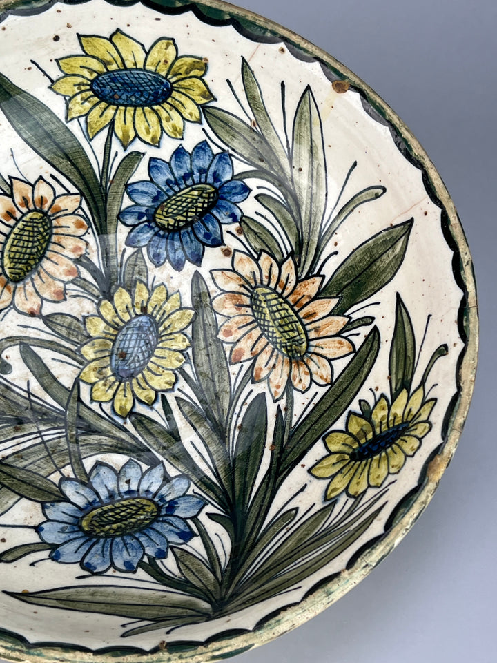 Centrotavola ceramica decoro floreale dipinto