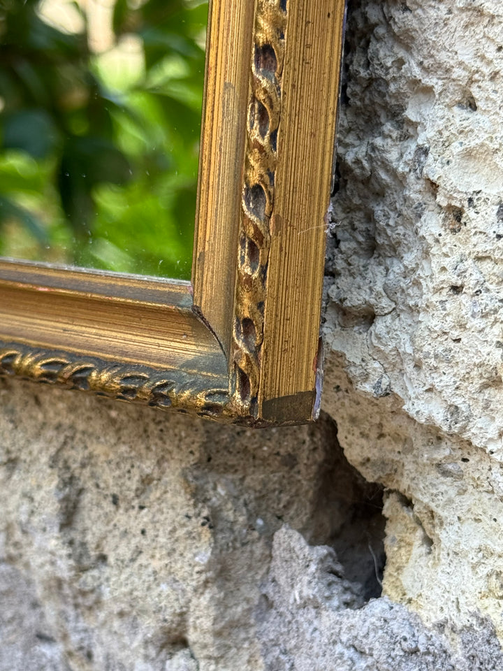 Specchi da parete vintage in legno dorato con cornice lavorata