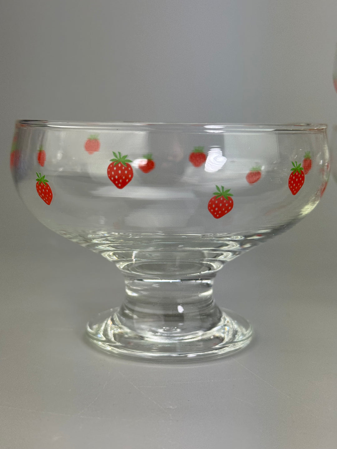 Set di 8 coppette in vetro con decoro fragoline vintage