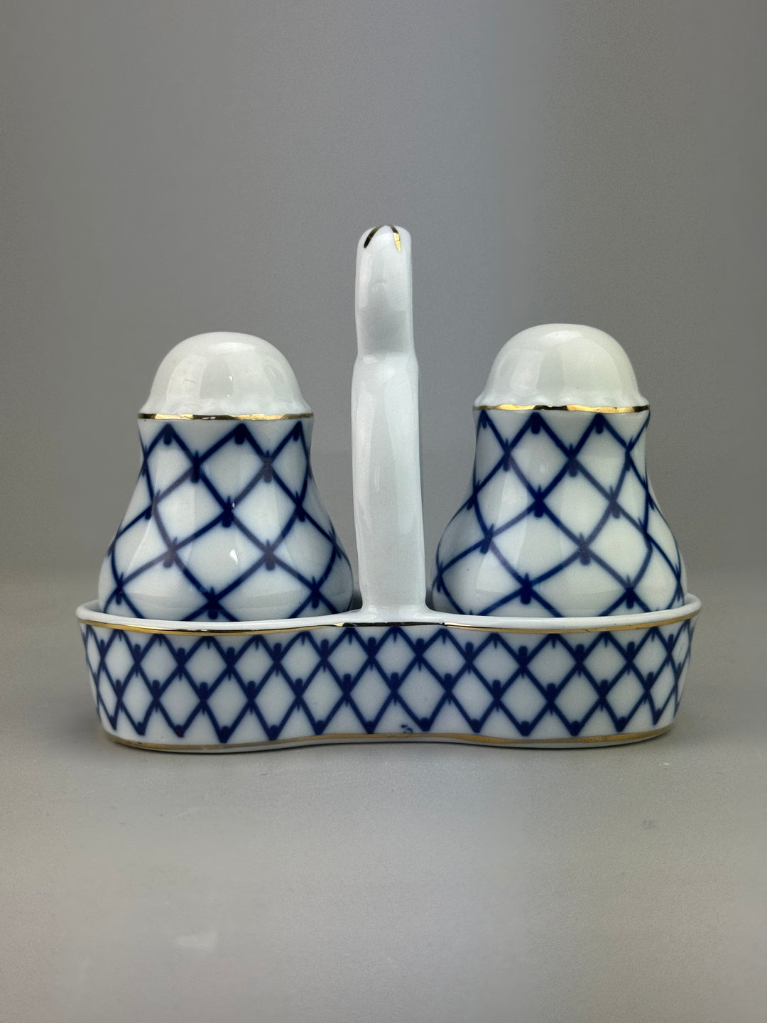 Set Sale e Pepe in porcellana con decoro blu completo di vassoio