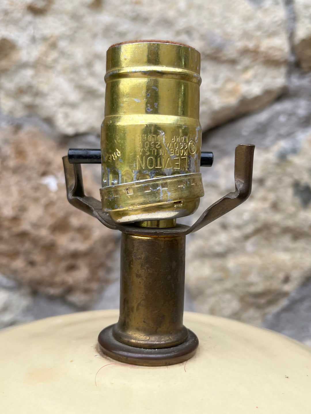 Lampada da tavolo ceramica Leviton