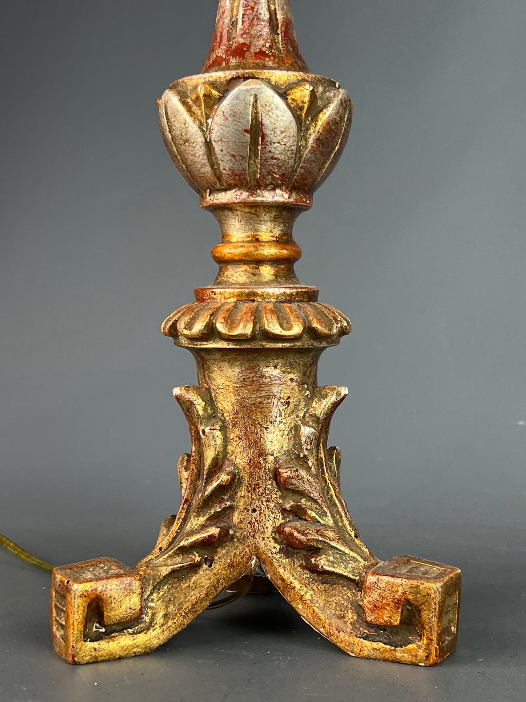 Lampada da tavolo legno dorato paralume verde