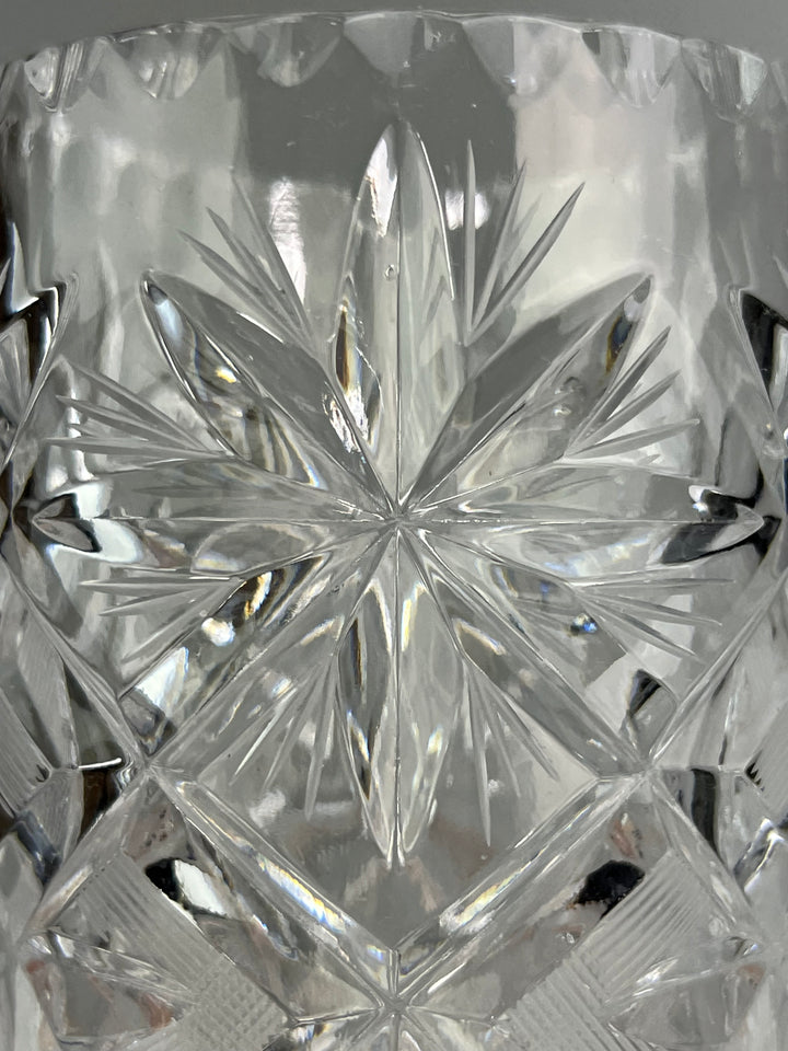 Vaso in cristallo molato con motivo a stelle