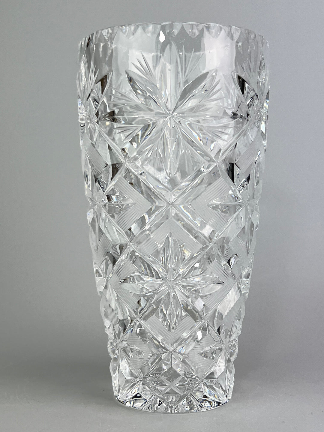 Vaso in cristallo molato con motivo a stelle