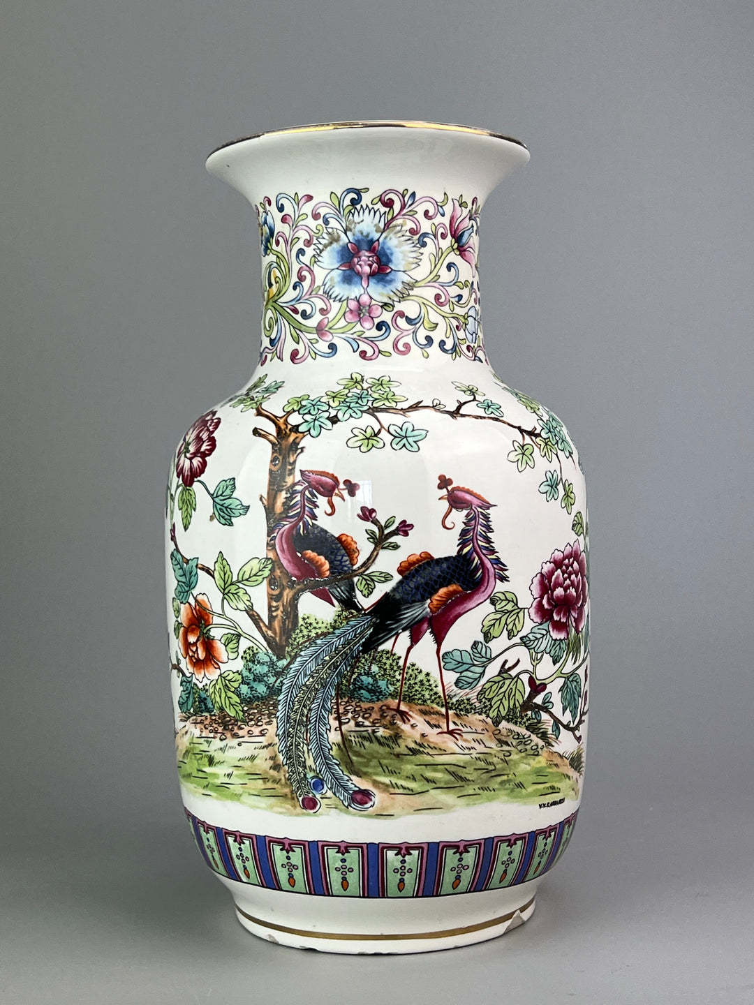 Vaso Cinese in Porcellana Smaltata – Decoro Pavoni e Fiori