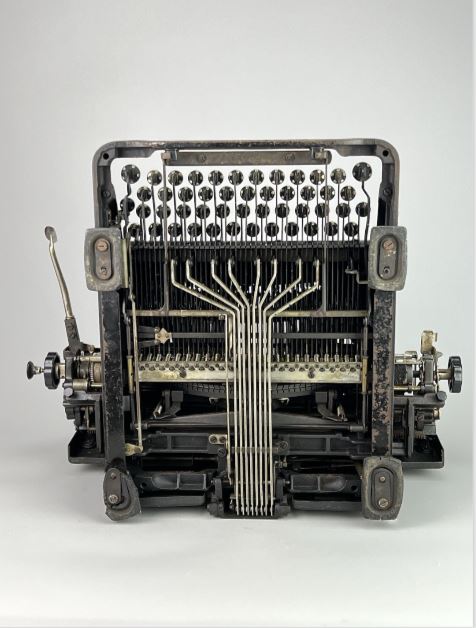 Macchina da scrivere Olivetti M40