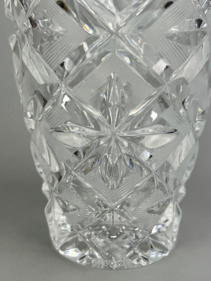 Vaso in cristallo molato con motivo a stelle