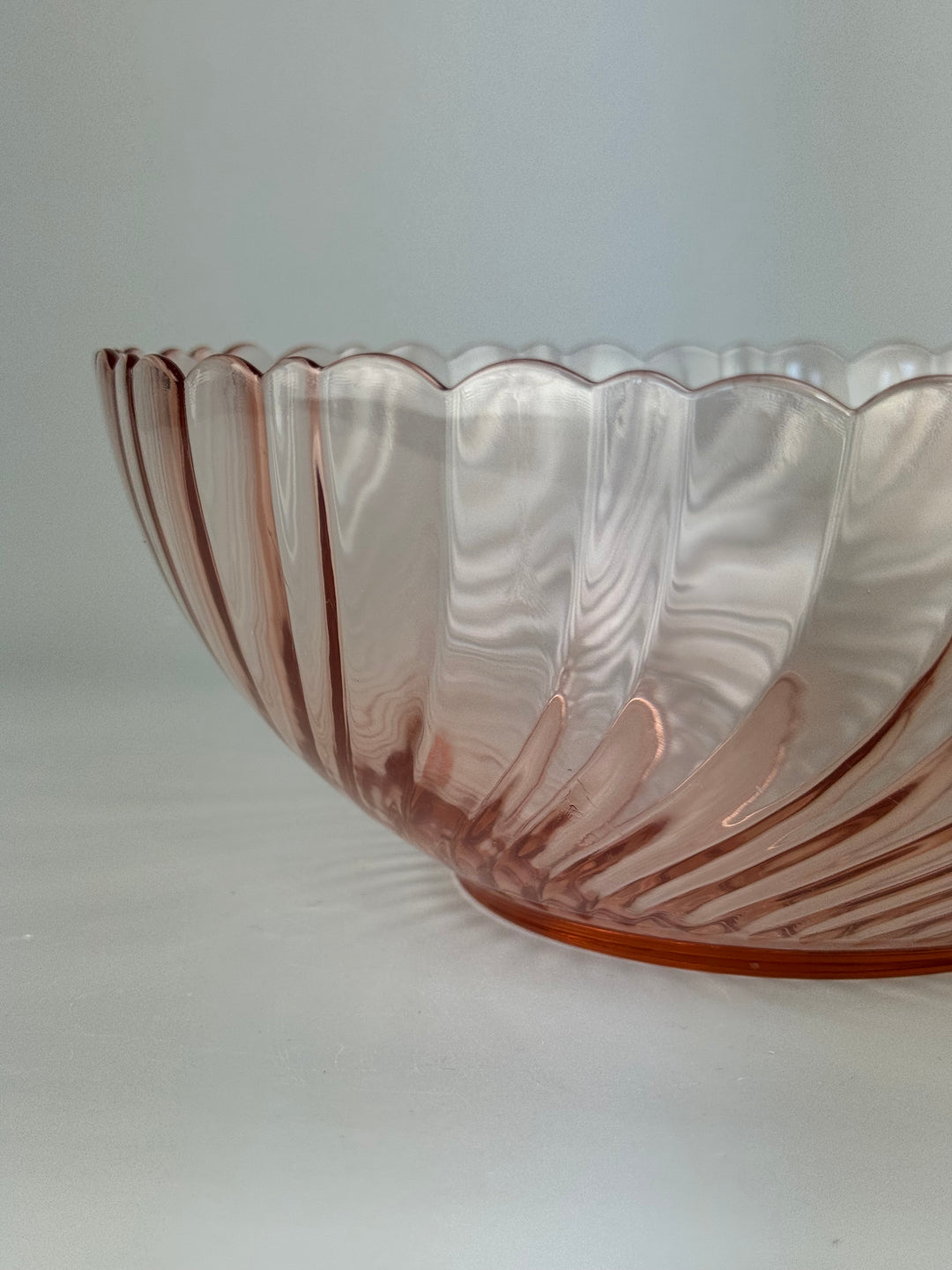 Insalatiera vintage Arcoroc France in vetro rosa anni ’70